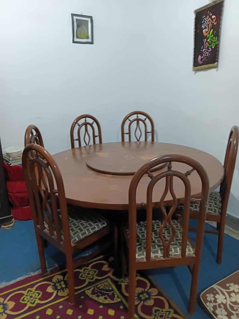 ​Solid Wood 6-Seater Round Dining Table 0