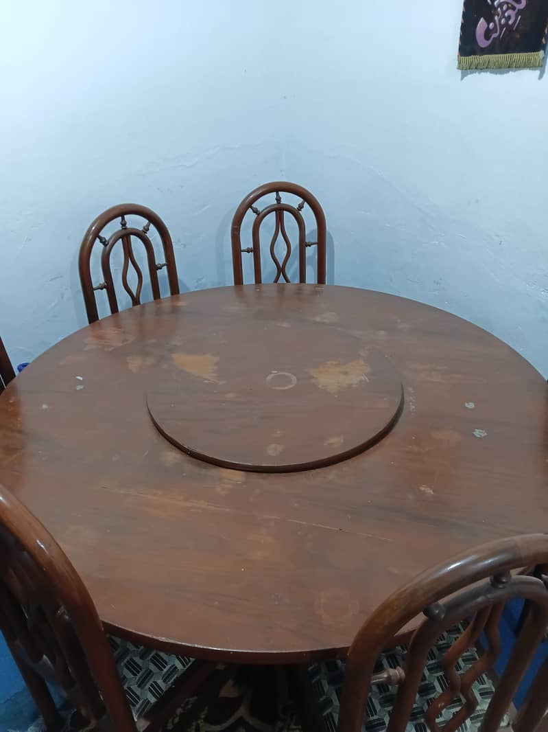 ​Solid Wood 6-Seater Round Dining Table 1