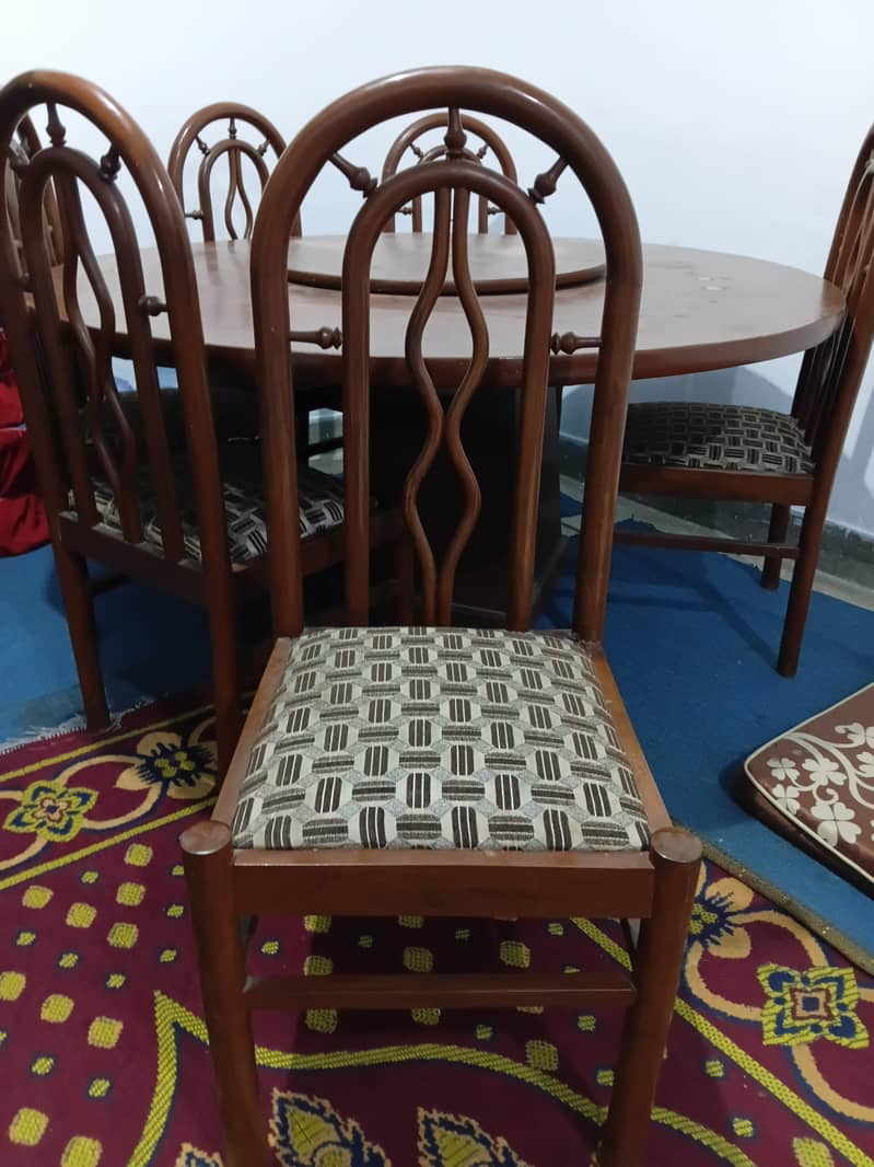 ​Solid Wood 6-Seater Round Dining Table 2