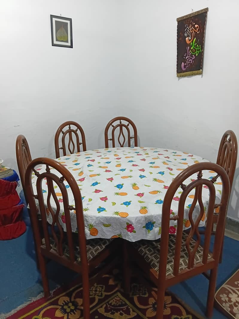 ​Solid Wood 6-Seater Round Dining Table 3