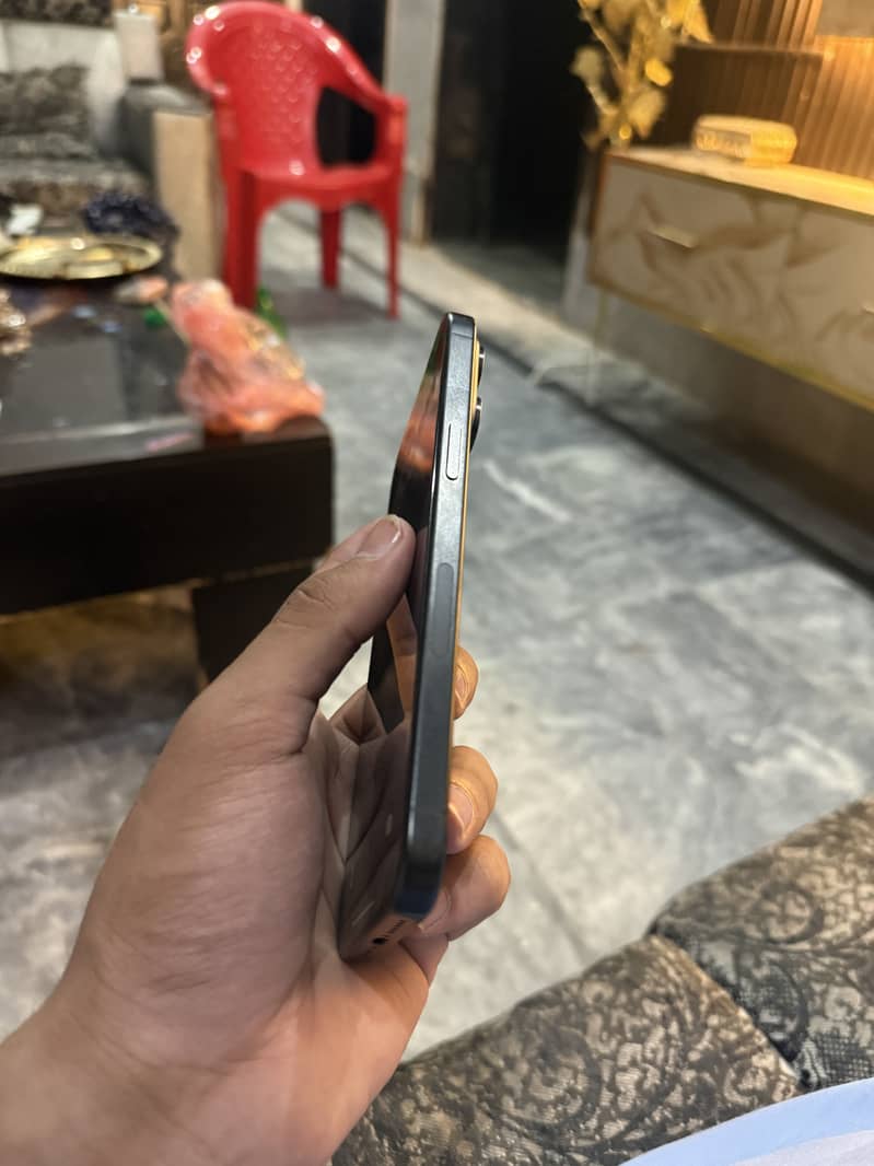 Apple iPhone 15 Pro Max 3
