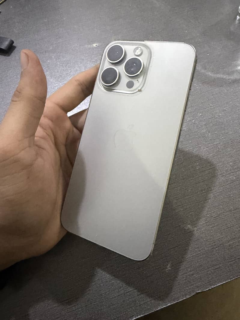 Apple iPhone 15 Pro Max 2