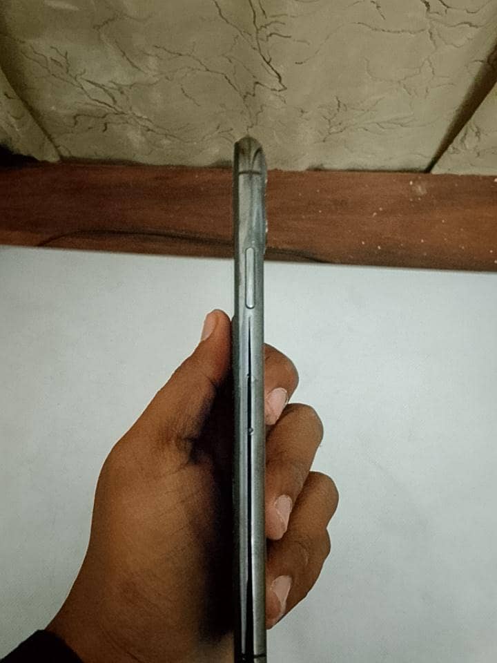 Apple iPhone 11 Pro Max 2