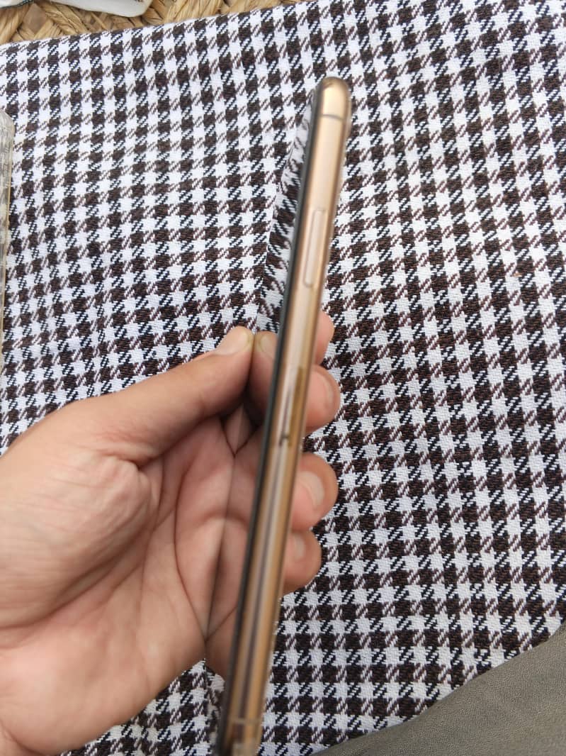 Apple iPhone 11 Pro Max 3