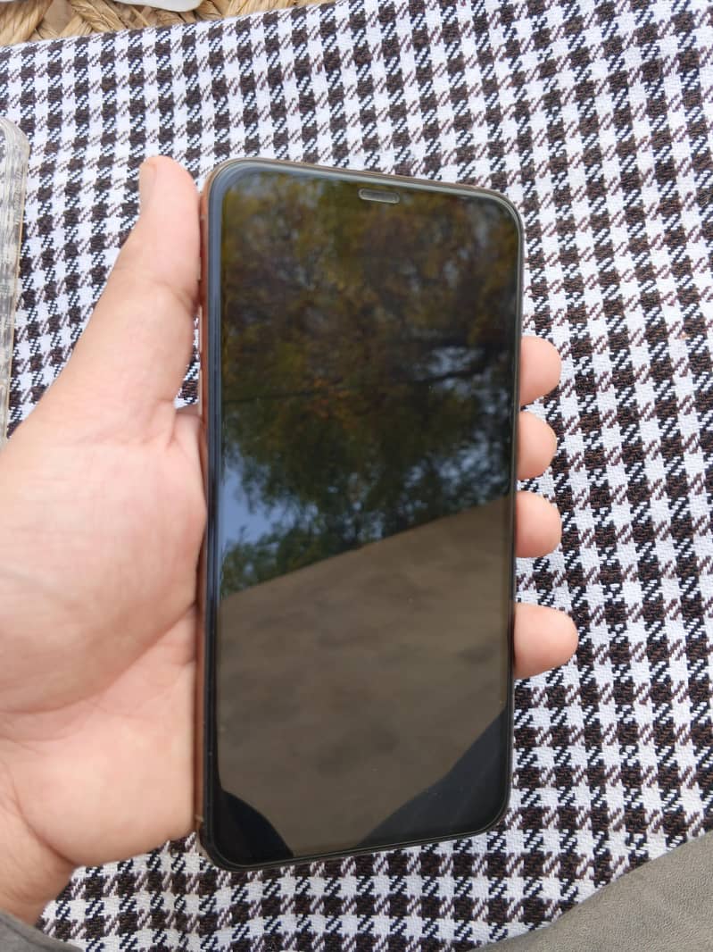 Apple iPhone 11 Pro Max 4