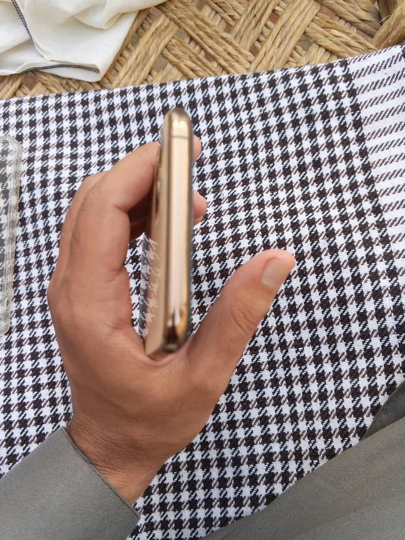 Apple iPhone 11 Pro Max 8
