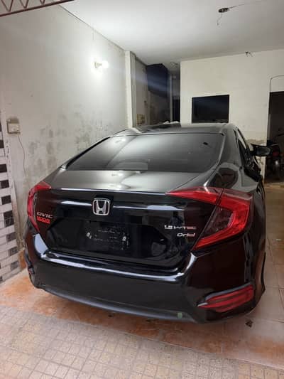 Honda Civic 2017 - UG full option