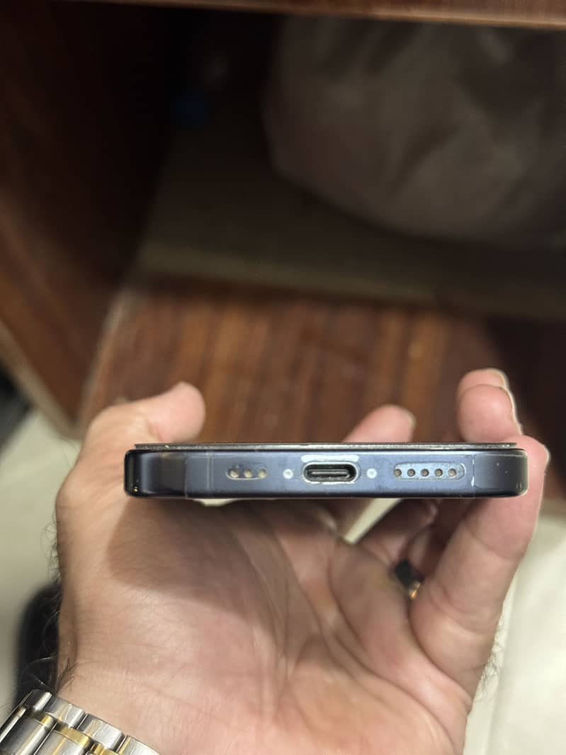 Apple iPhone 15 Pro 2