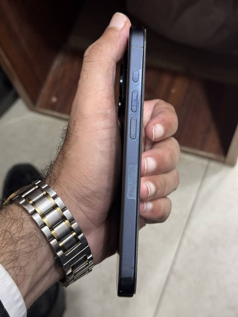 Apple iPhone 15 Pro 3