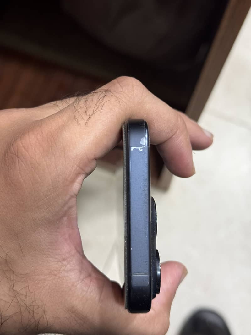 Apple iPhone 15 Pro 4