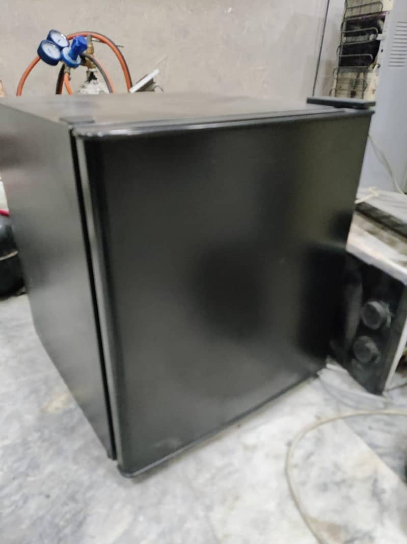 Mini Fridge 0