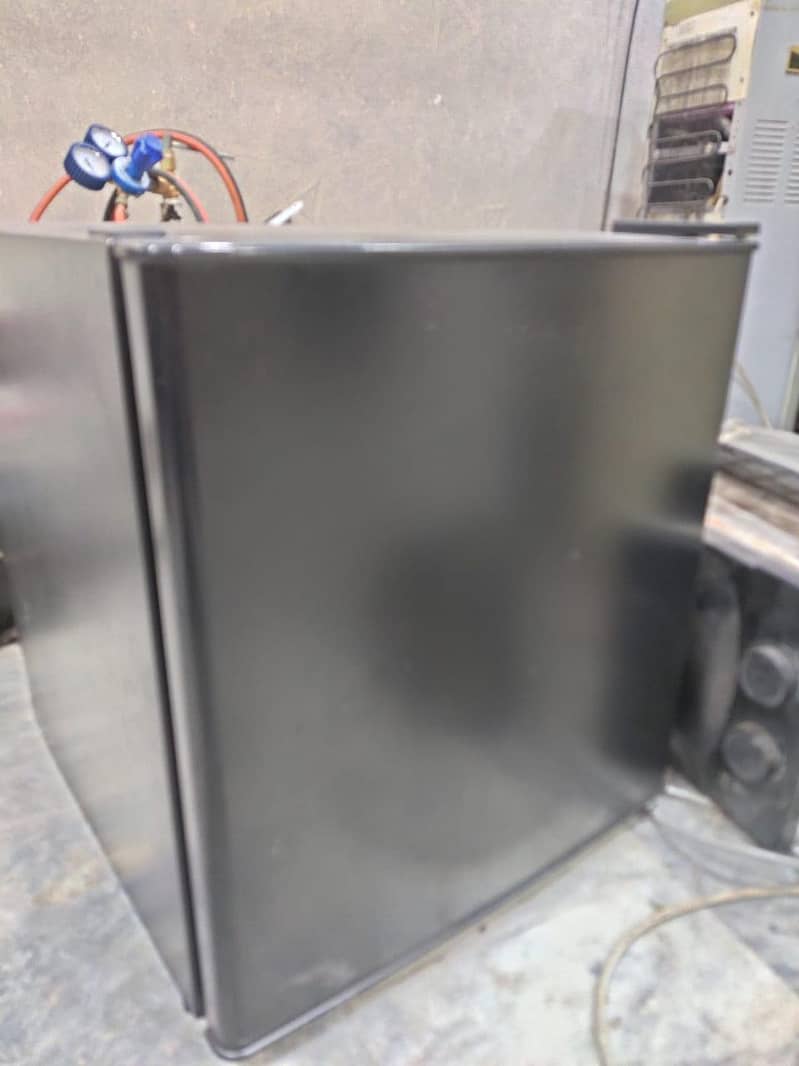 Mini Fridge 3