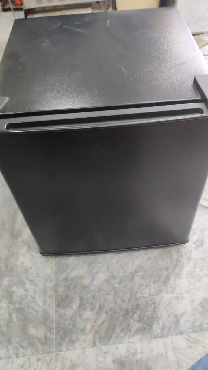 Mini Fridge 4