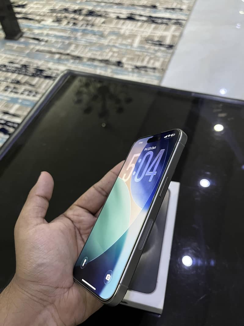 Apple iPhone 15 Pro 3
