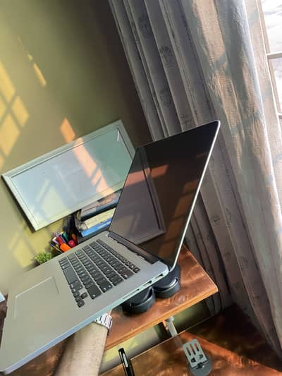 Macbook pro early 2016