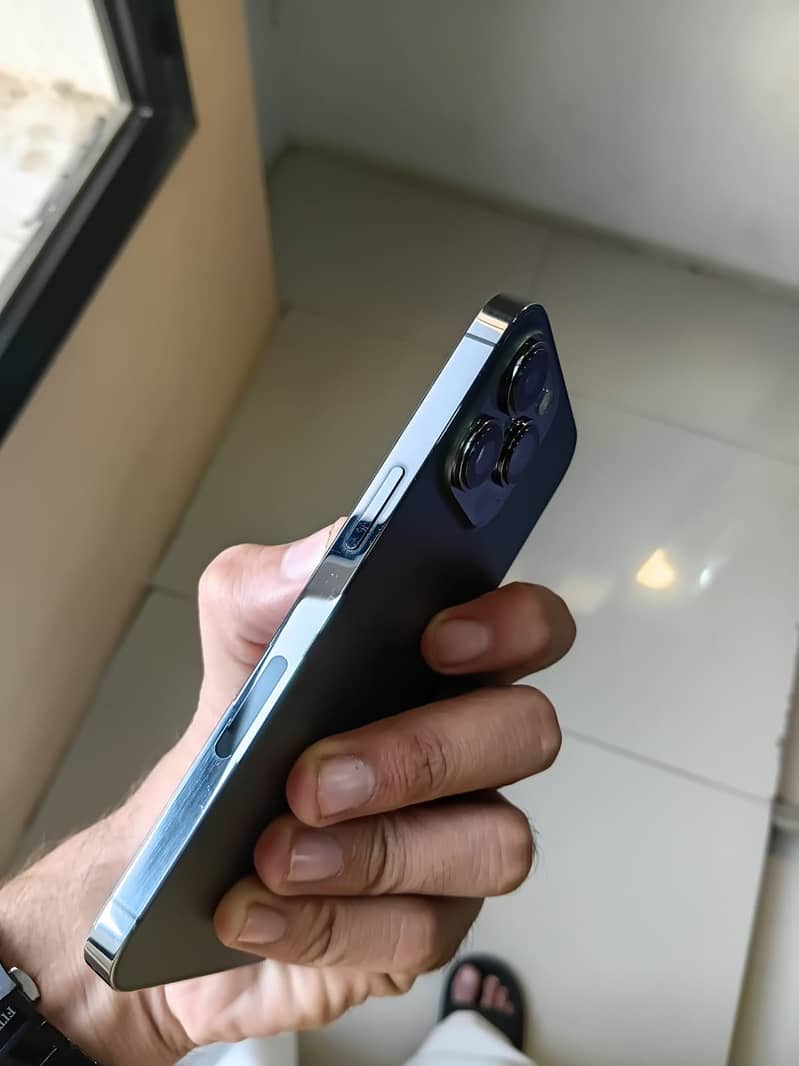 Apple iPhone 13 Pro 2