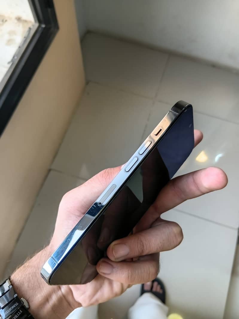 Apple iPhone 13 Pro 4