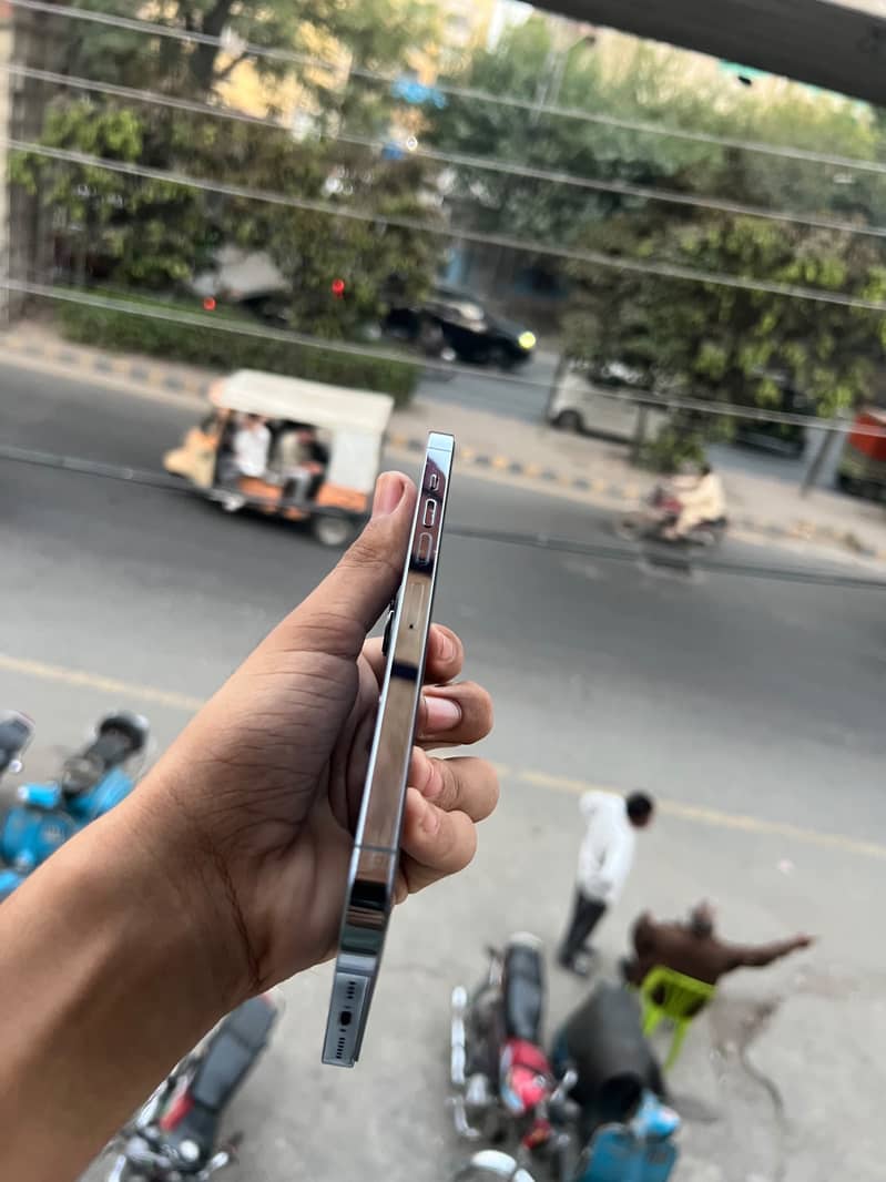 Apple iPhone 13 Pro Max 5