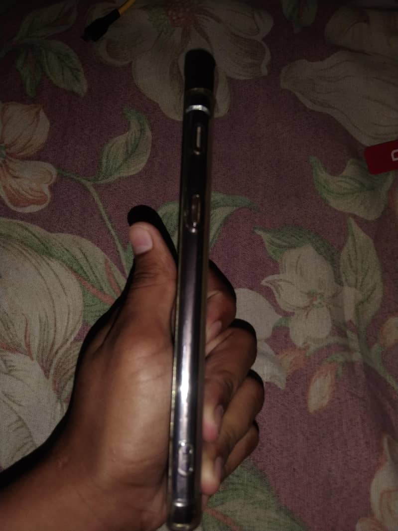 Samsung Mobile J6 8