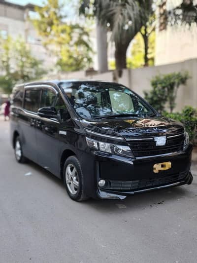 Toyota Voxy 2016-21 b2b original