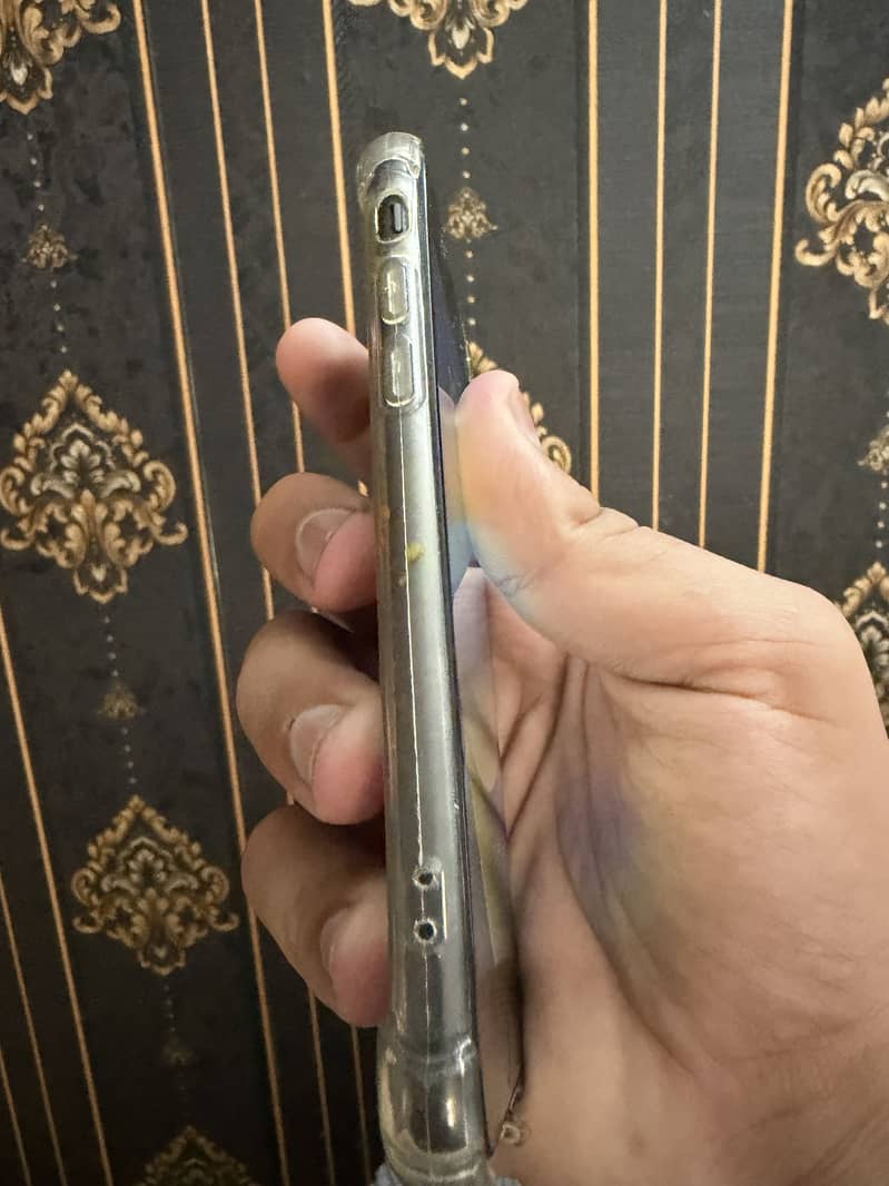Apple iPhone 8 1