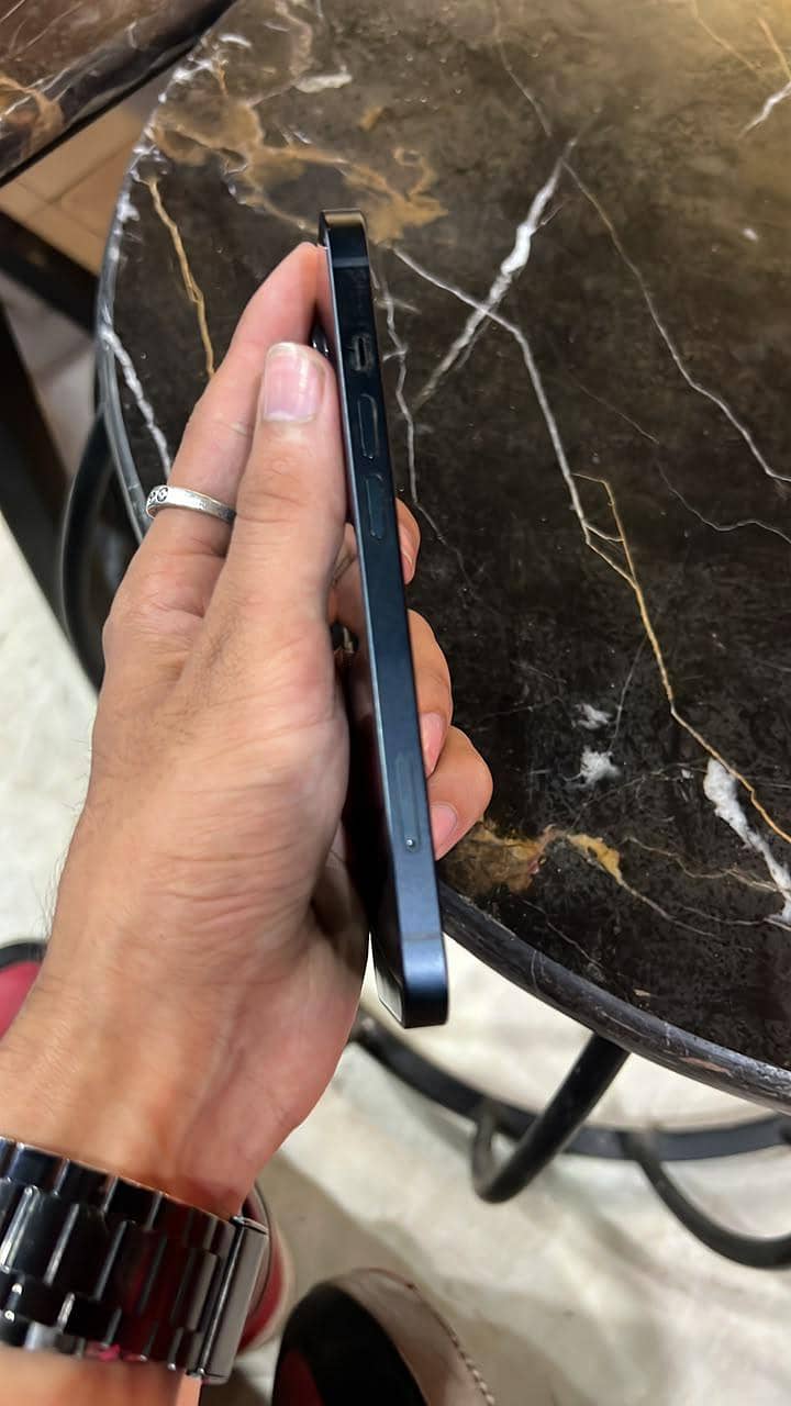 Apple iPhone 13 1