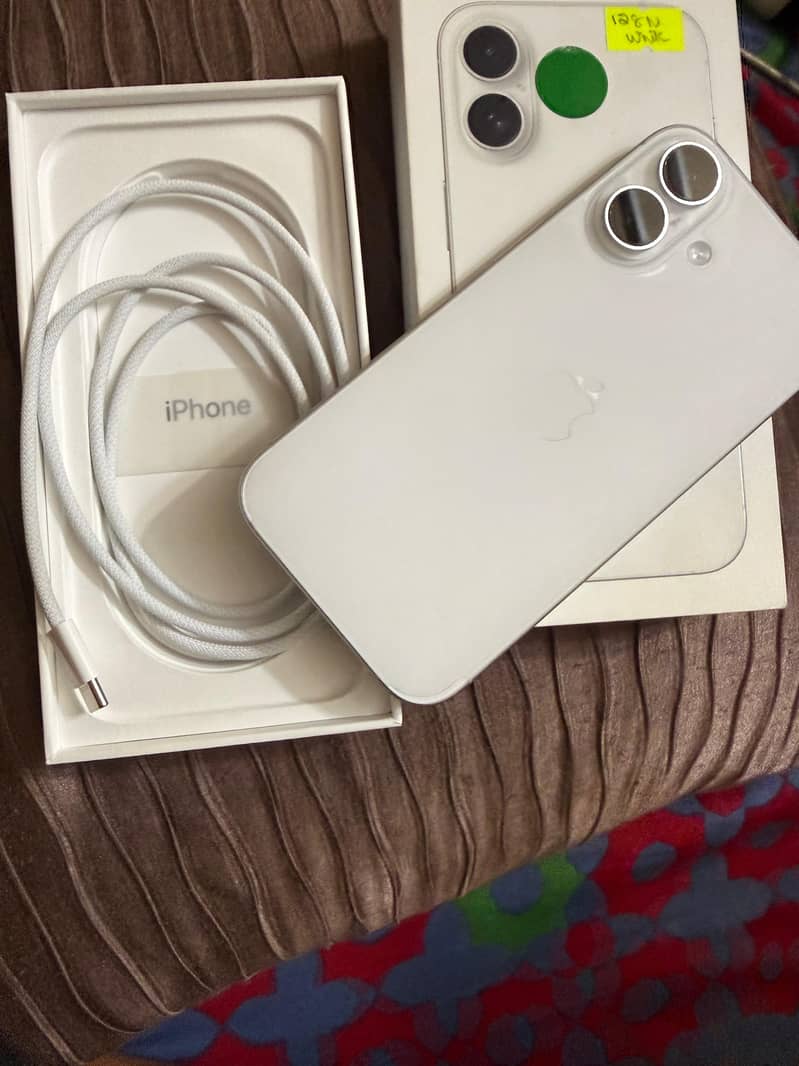 Apple iPhone 16 0