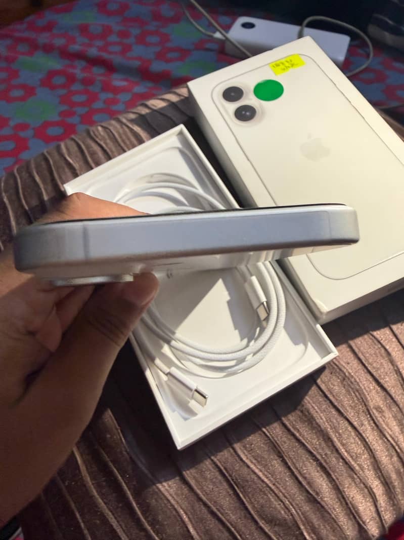 Apple iPhone 16 1