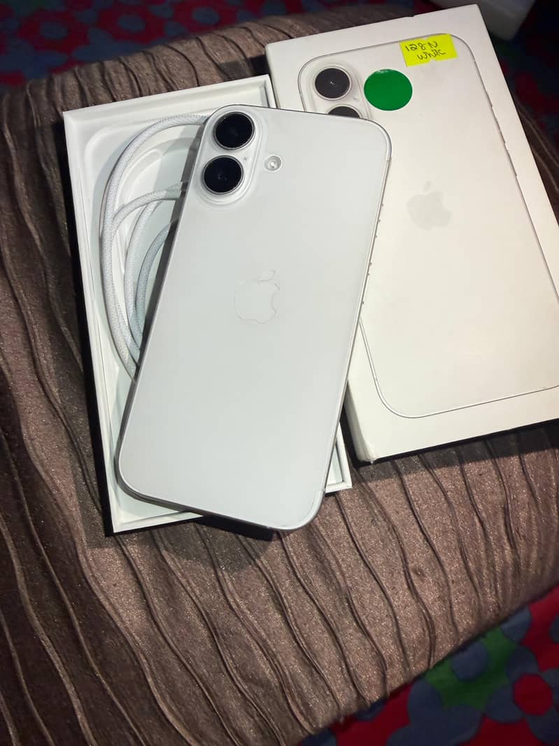 Apple iPhone 16 3