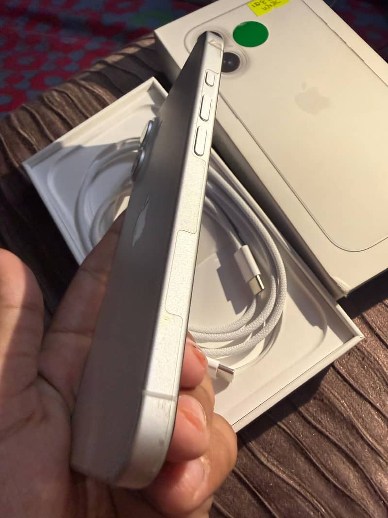 Apple iPhone 16 7