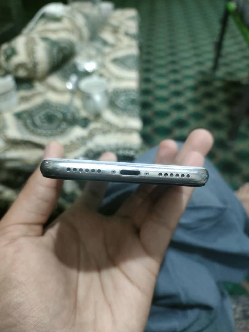 Apple iPhone X 4