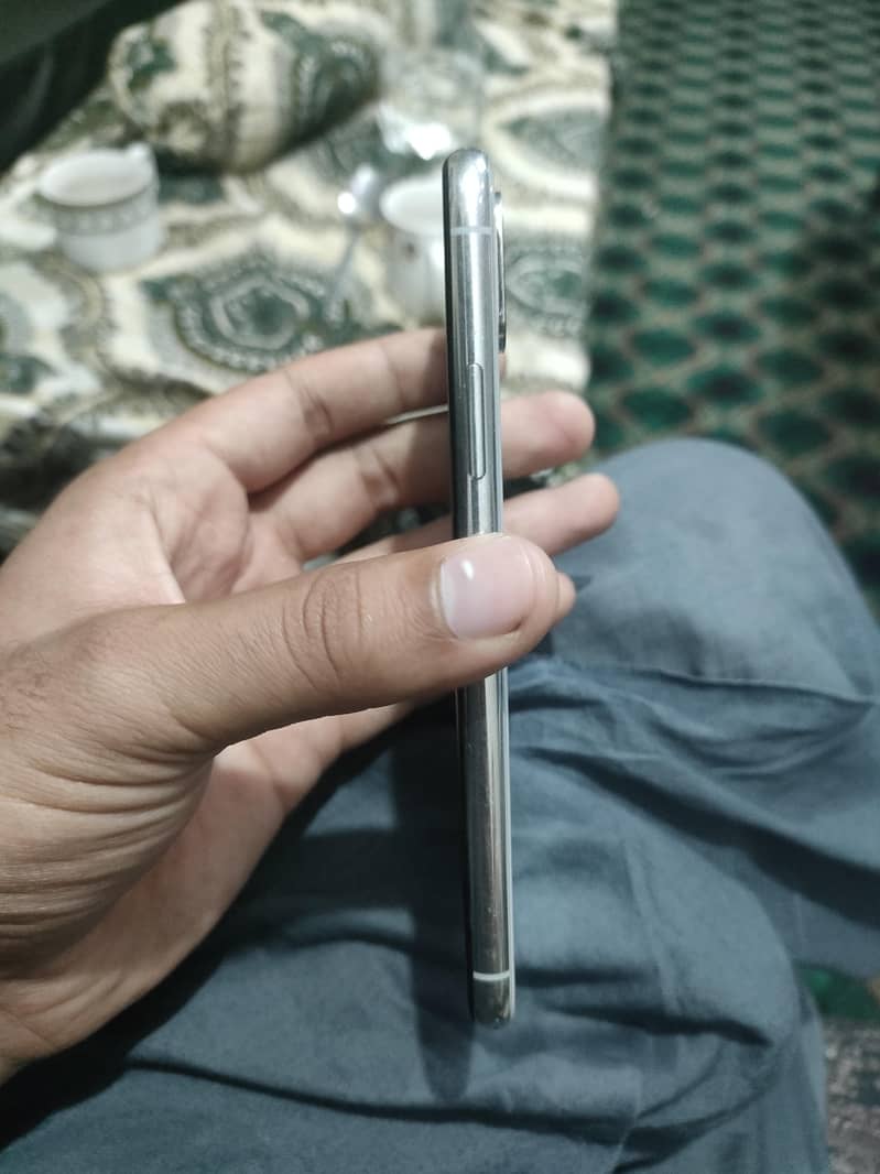 Apple iPhone X 5