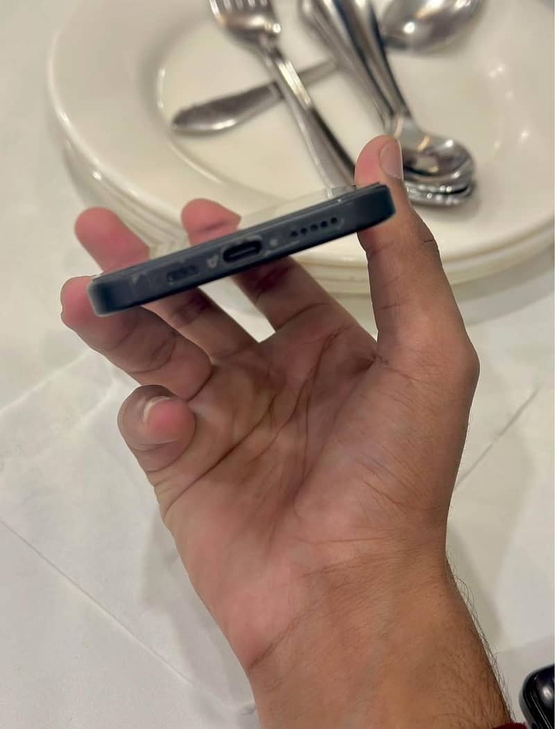 Apple iPhone 16 MDM 4