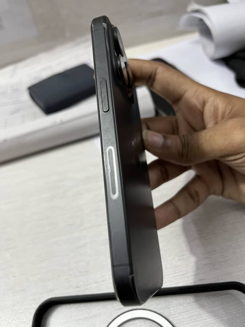 Apple iPhone 15 Pro 4