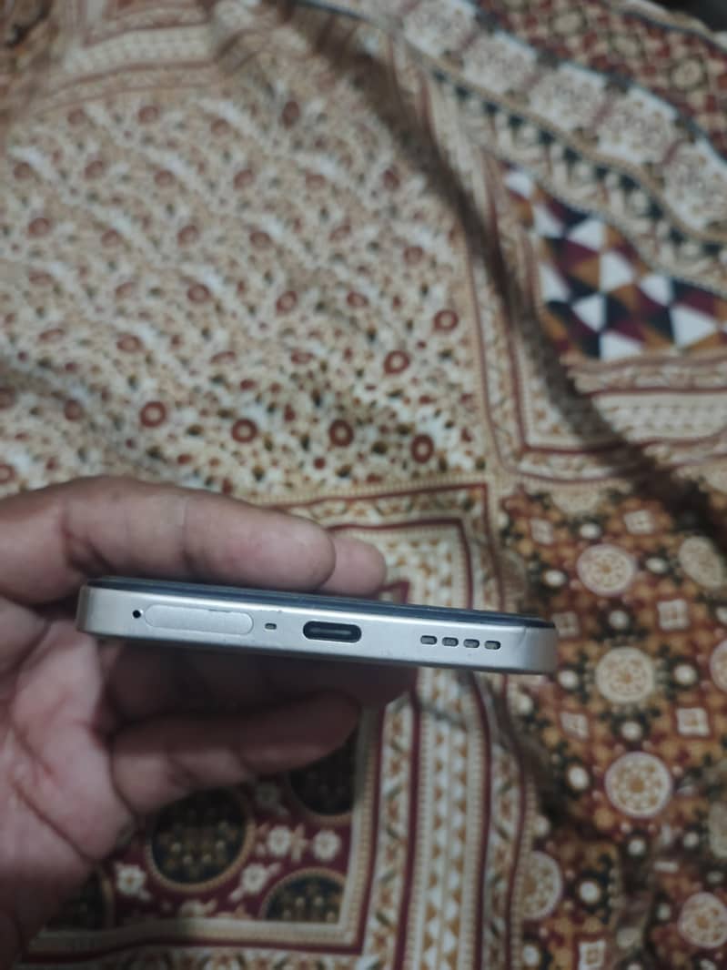 Realme 15T 3