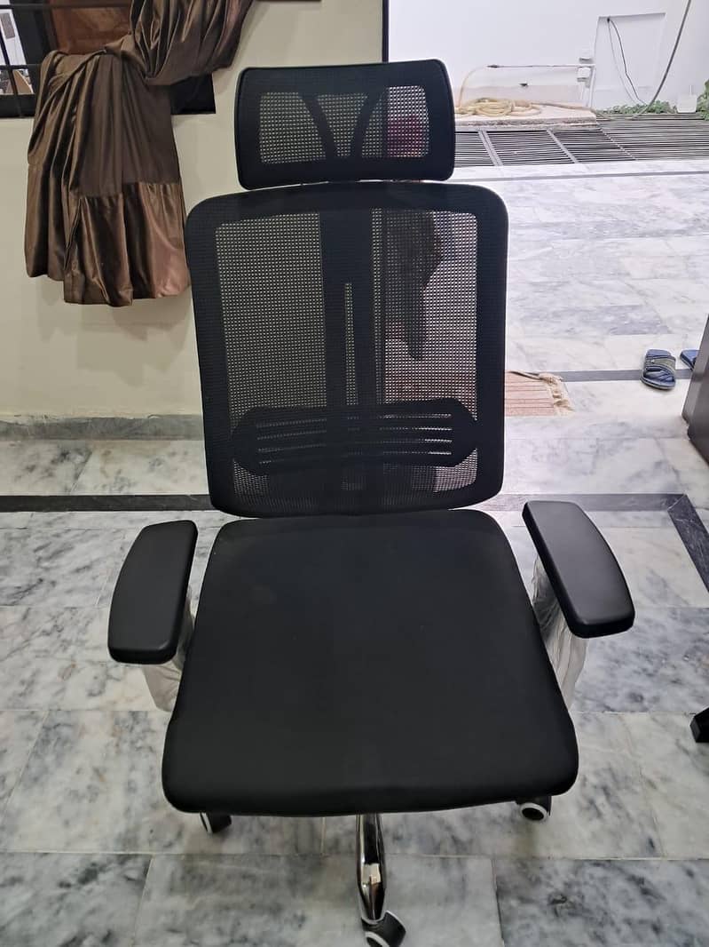 Workstation chair , table 1