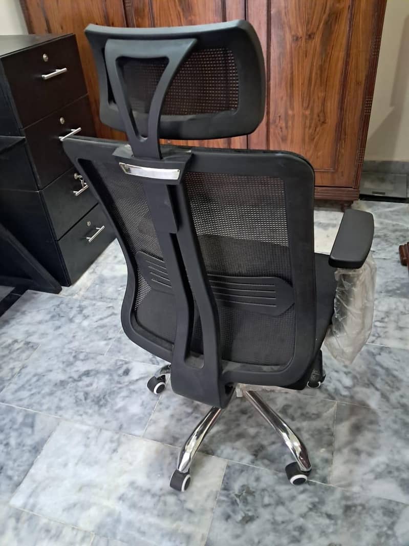 Workstation chair , table 2