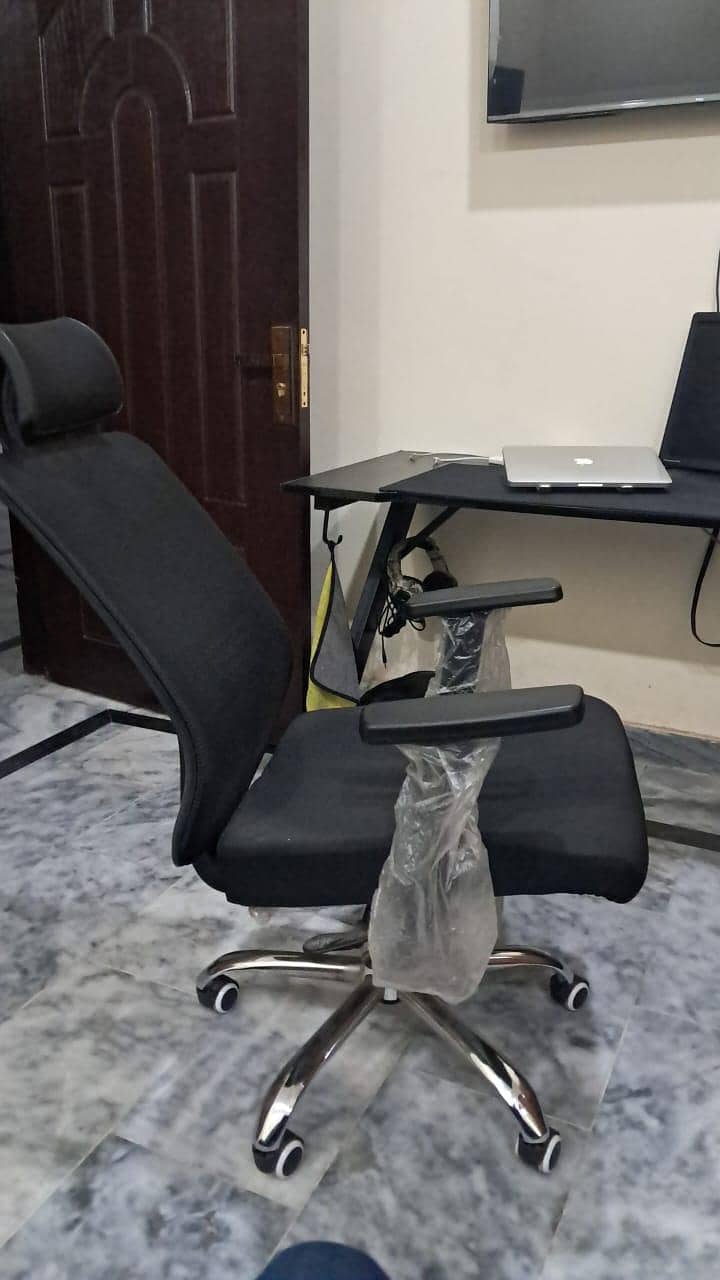 Workstation chair , table 3