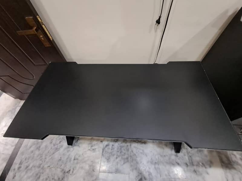Workstation chair , table 5