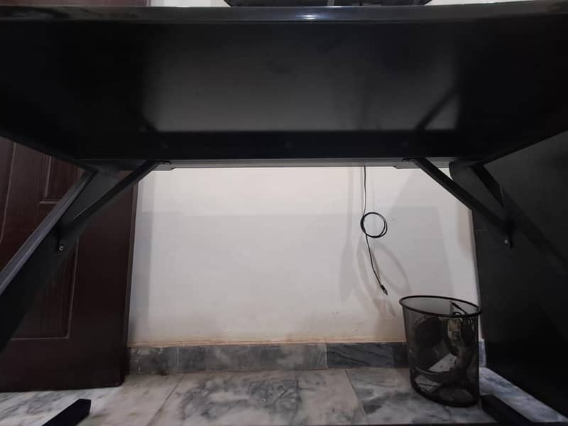 Workstation chair , table 6