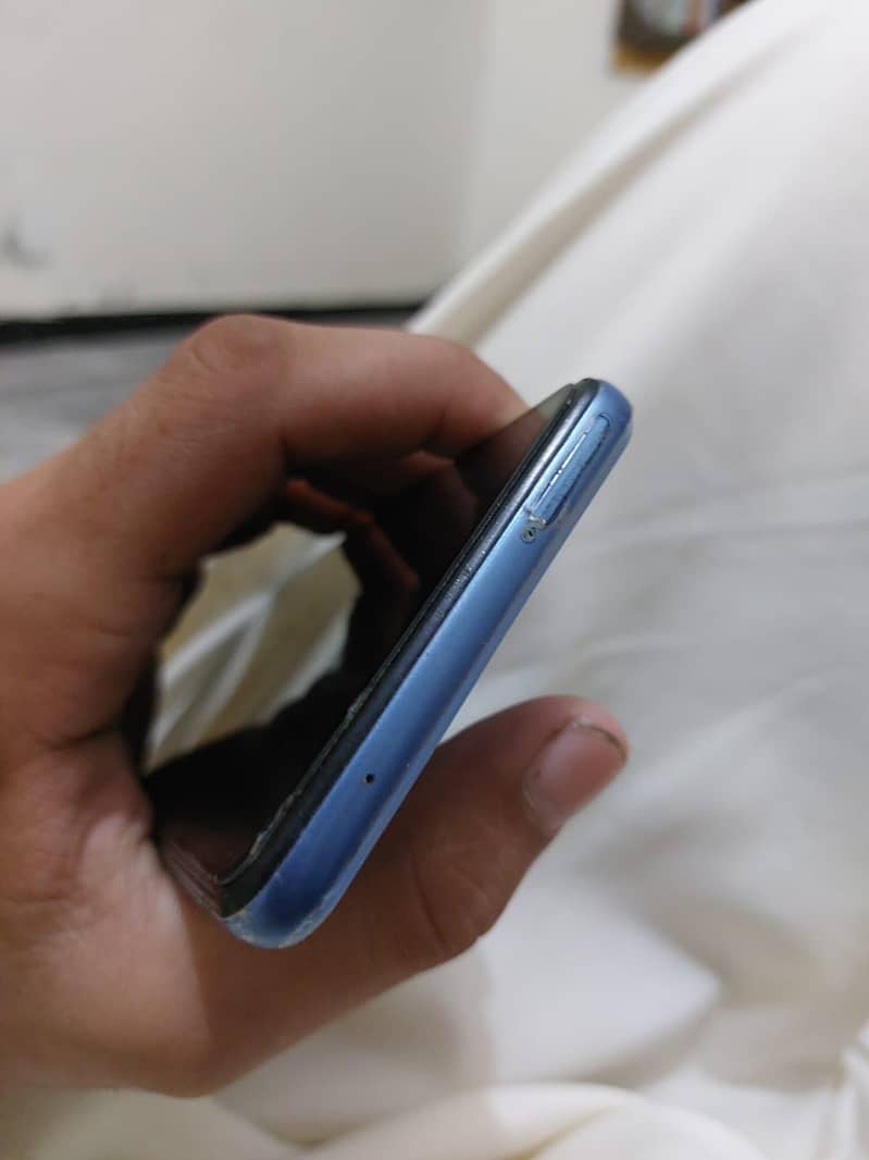 Samsung Mobile A52 1