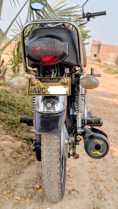 Honda 125 special edition golden black