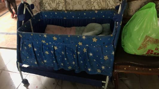 baby jhula  fine accurate condition