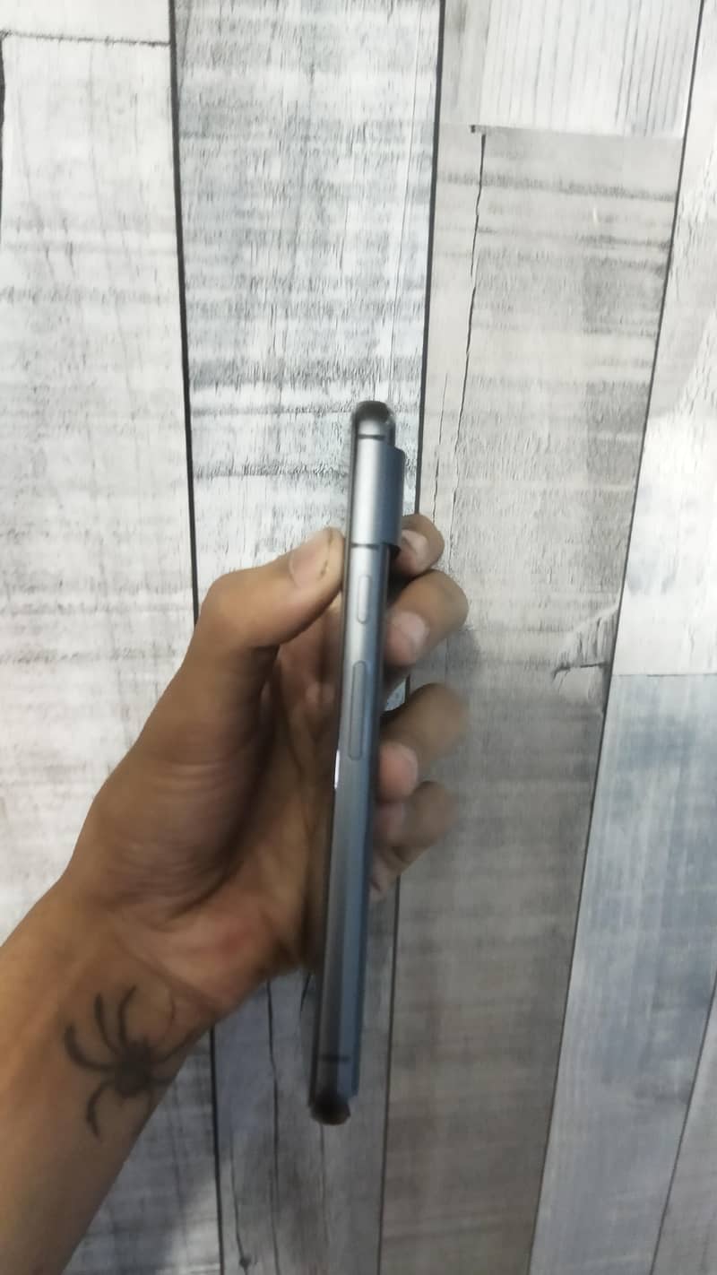 Google Pixel 8 Mint Condition 2