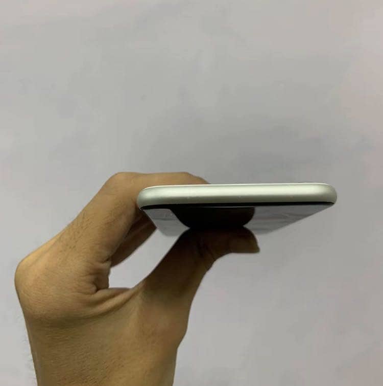 Apple iPhone SE 2020 0