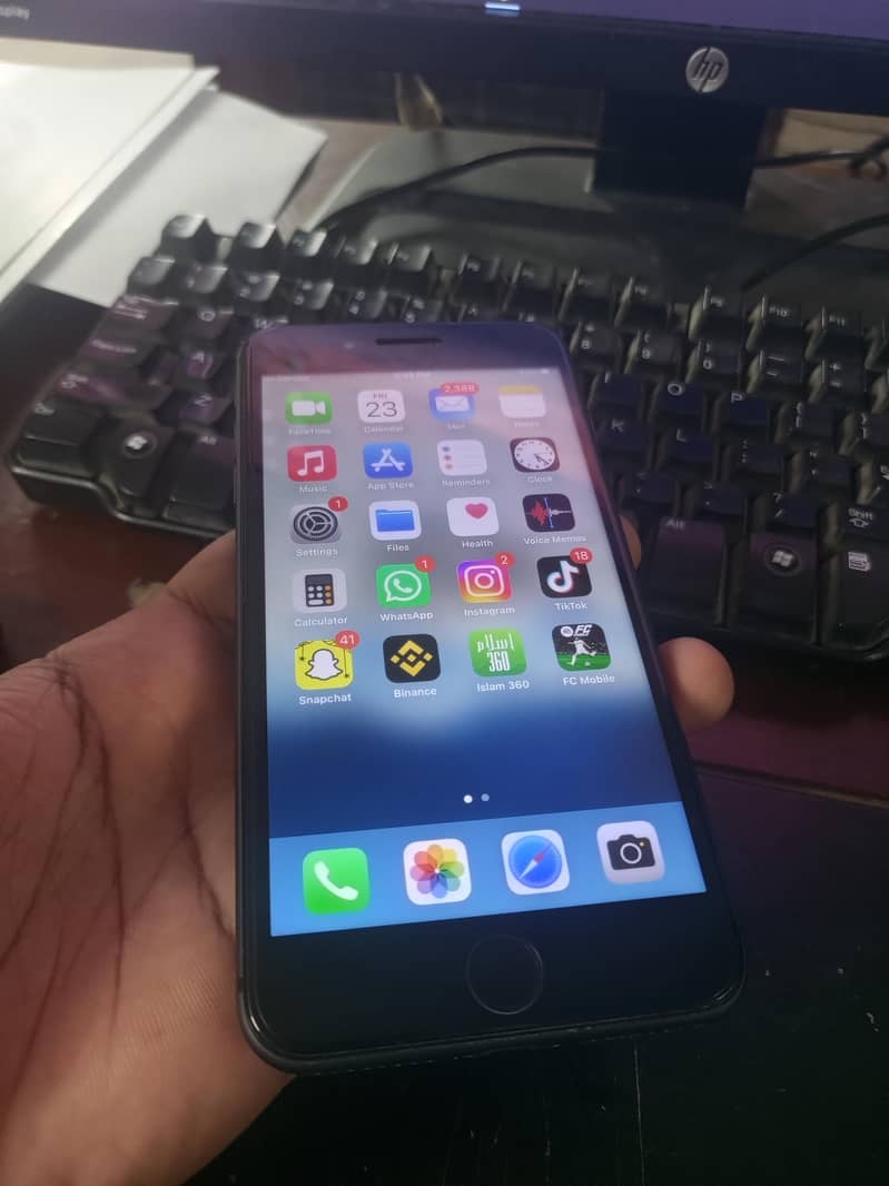 Apple iPhone 8 Plus 0