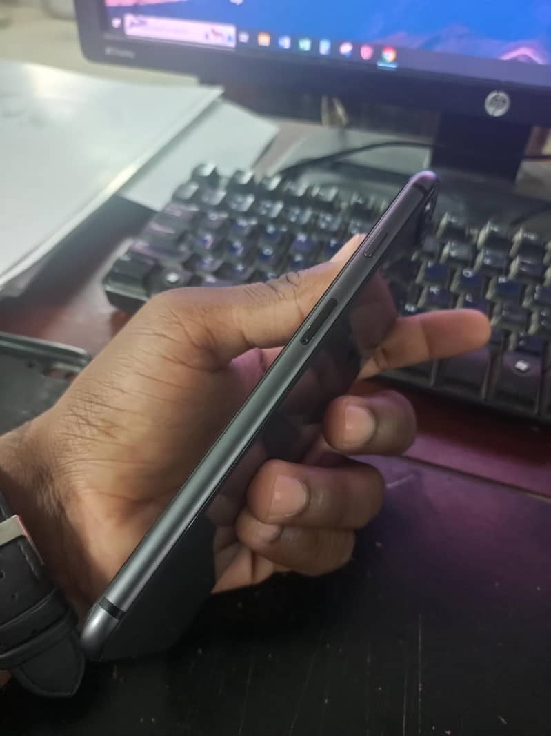 Apple iPhone 8 Plus 4