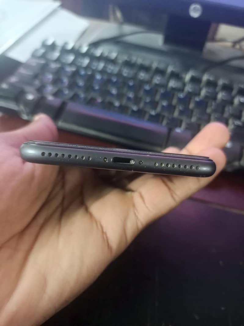 Apple iPhone 8 Plus 5