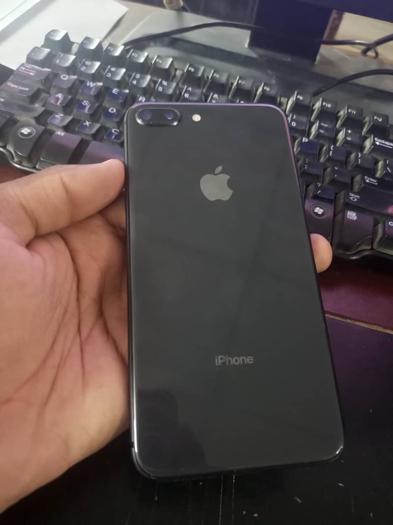 Apple iPhone 8 Plus 6