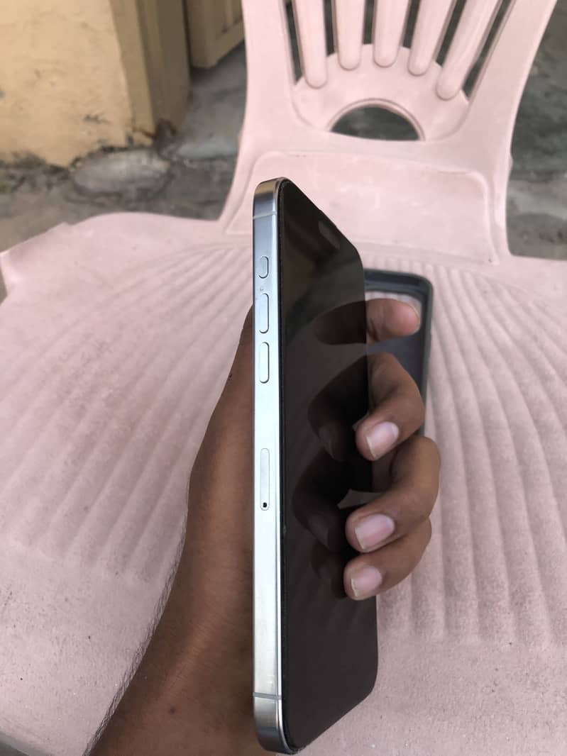 Apple iPhone 15 Pro Max 1